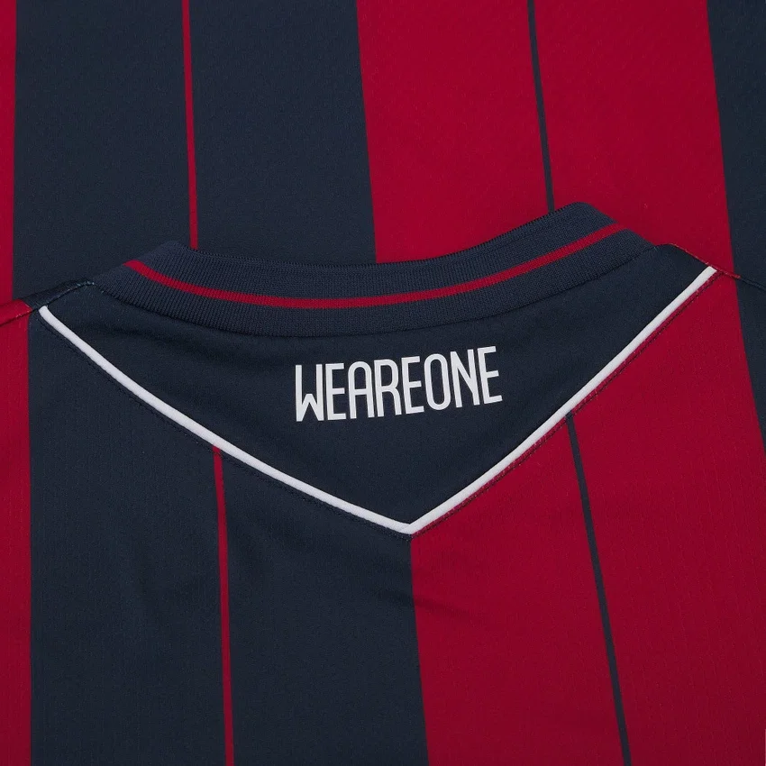 Bologna FC 1909 2025/26 Junior Ev Maçı Forması Bologna FC 1909 2025/26 Junior Ev Maçı Forması