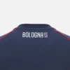 Bologna FC 1909 2025/26 Yetişkin Seyahat Gömleği Athleisure Bologna FC 1909 2025/26 Yetişkin Seyahat Gömleği Athleisure