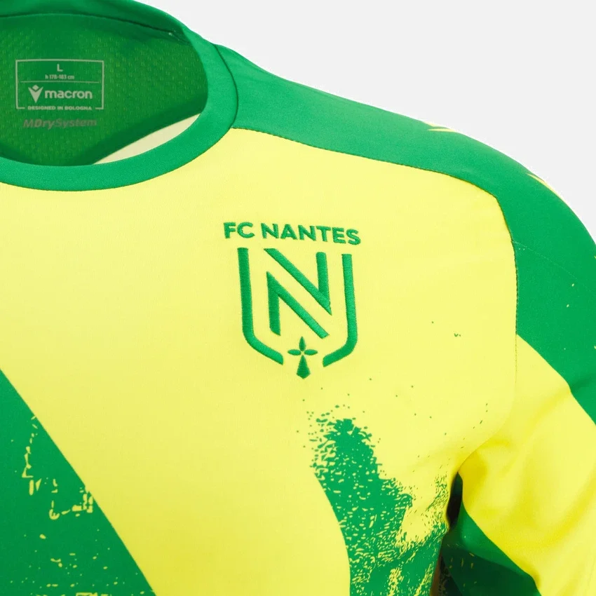 FC Nantes 2025/26 Yetişkin Isınma Gömleği FC Nantes 2025/26 Yetişkin Isınma Gömleği
