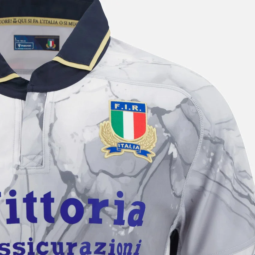 Italia Rugby 2025/26 Yetişkinler İçin Deplasman Poly Replica Gömleği Italia Rugby 2025/26 Yetişkinler İçin Deplasman Poly Replica Gömleği